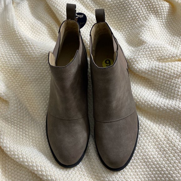 JBU Emery Memory Foam Chelsea Boots - Picture 5 of 7